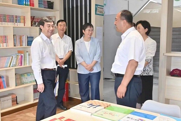 吴澜到学校和福利院等地与少年儿童共庆“六一”