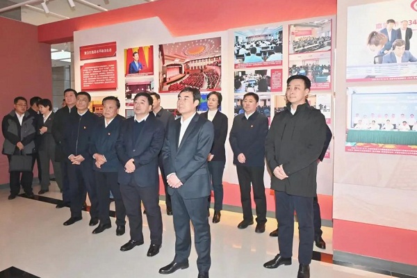 市委学习贯彻习近平新时代中国特色社会主义思想主题教育第3期读书班暨市委理论学习中心组学习研讨会举行