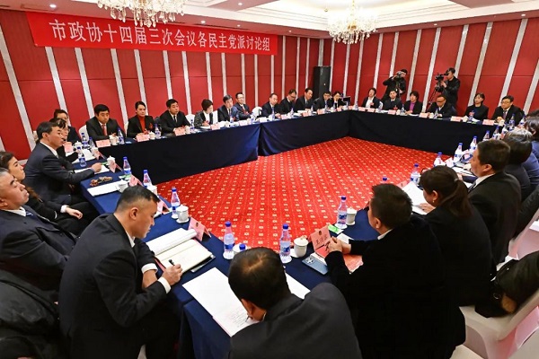吴世民深入政协民主党派讨论组参加讨论