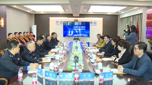 市领导慰问因公牺牲公安民警家属并为１２名优秀民警颁发“本溪五一劳动奖章”